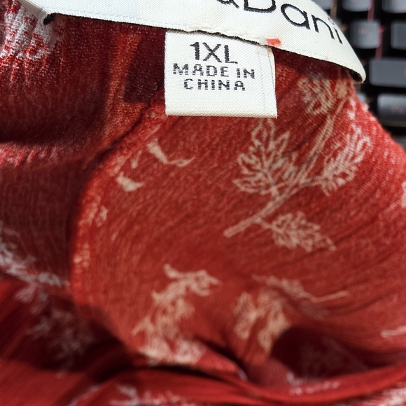 Davi & Dani 1XL EUC Floral Redish Orange Jumpsuit PTP 26 Inseam 24 - Picture 4 of 6